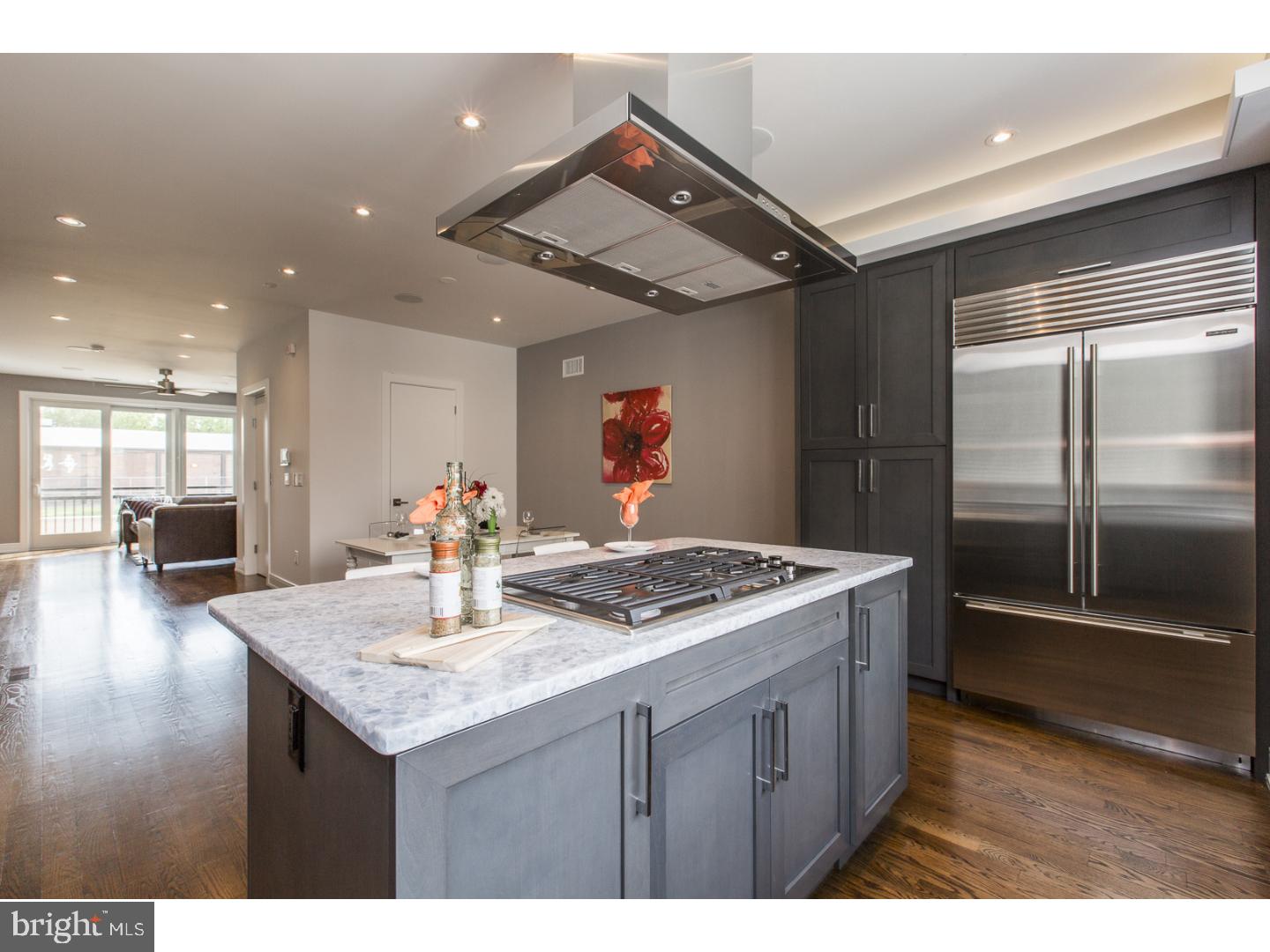 QUEEN VILLAGE - Residential