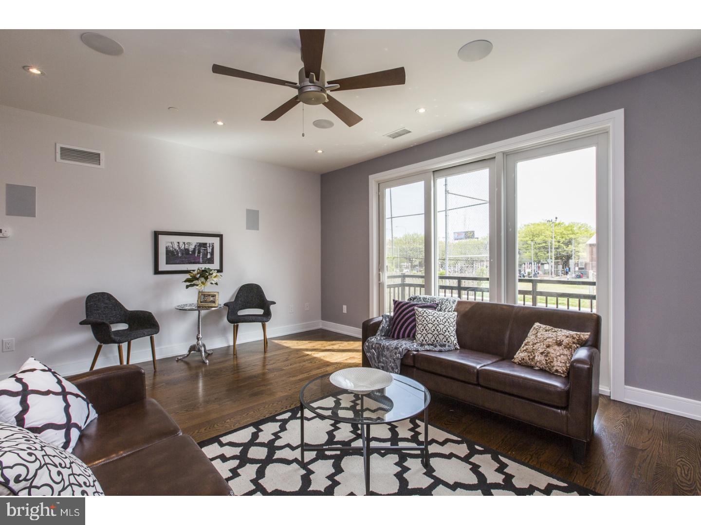 QUEEN VILLAGE - Residential