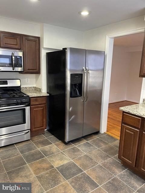 DUTCH GLEN CONDO - Residential Lease