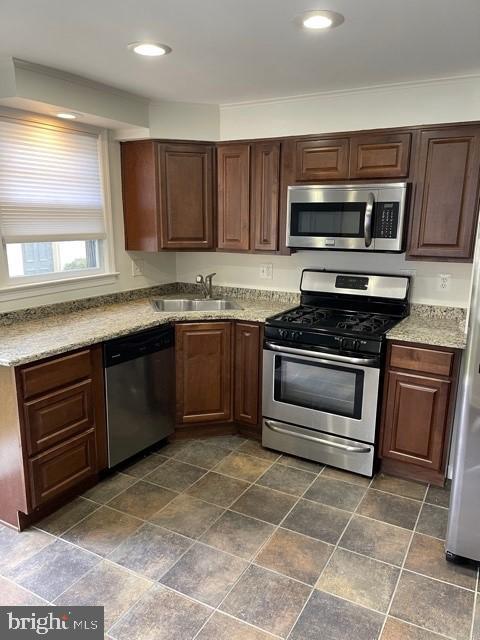 DUTCH GLEN CONDO - Residential Lease