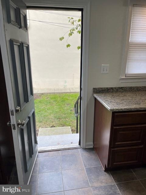 DUTCH GLEN CONDO - Residential Lease