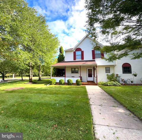 Photo of 2 Adam Ct, EASTAMPTON, NJ 08060 (MLS # NJBL2095798)