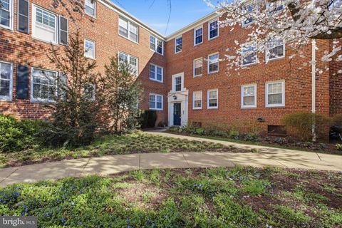 Photo of 6611 E Wakefield Drive #C1, ALEXANDRIA, VA 22307 (MLS # VAFX2297412)