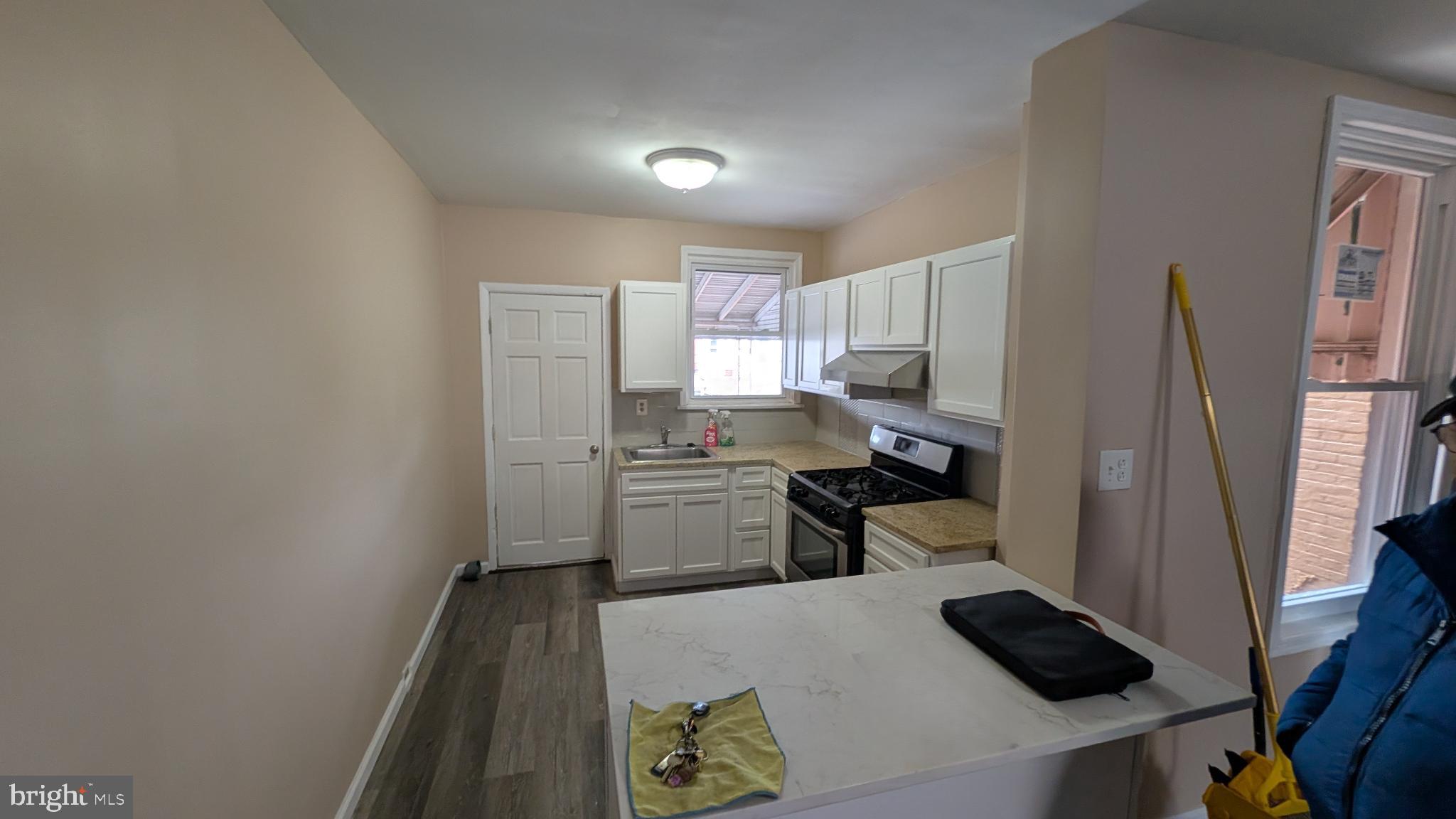 1933 GRINNALDS AVENUE