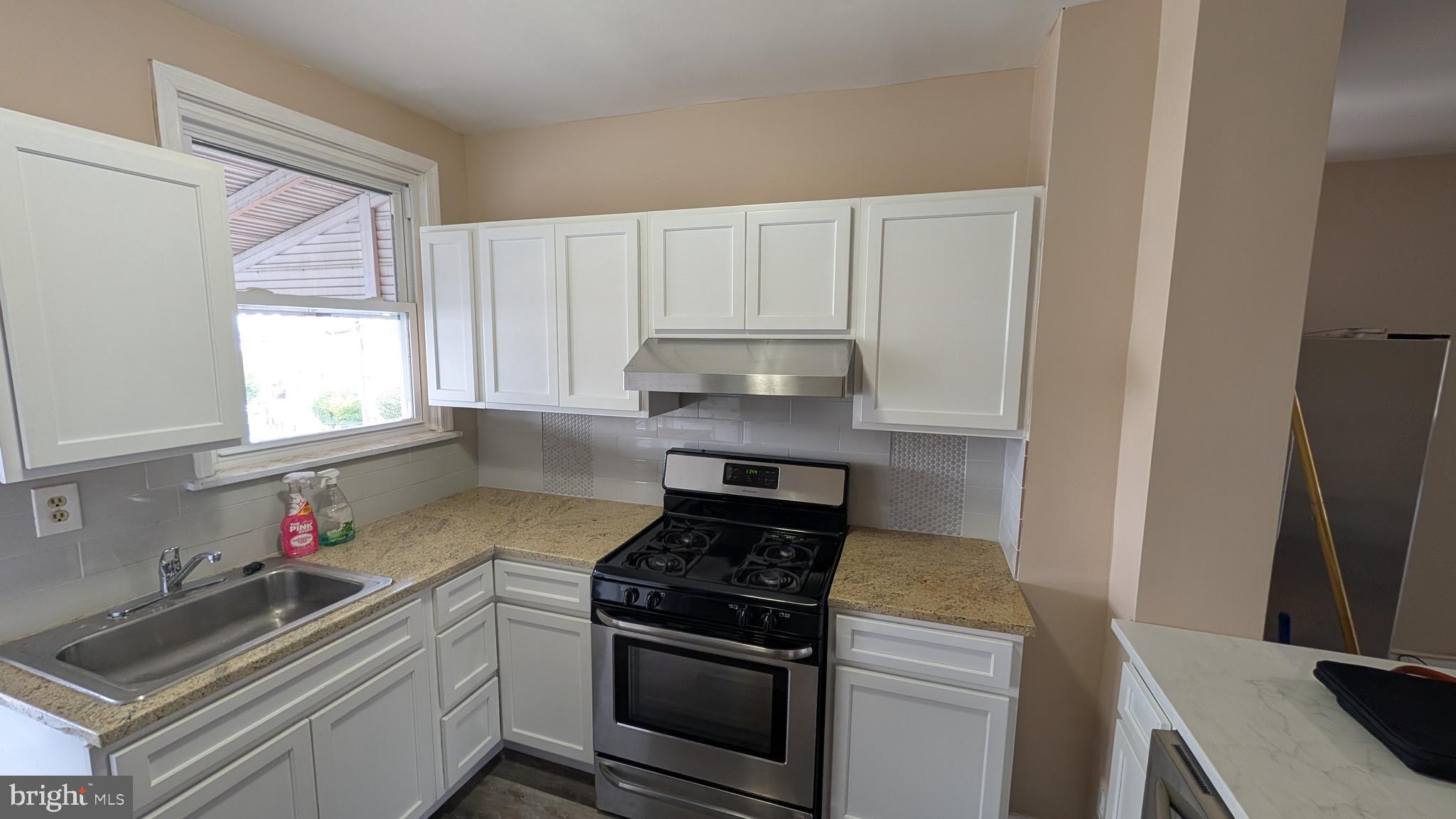 1933 GRINNALDS AVENUE