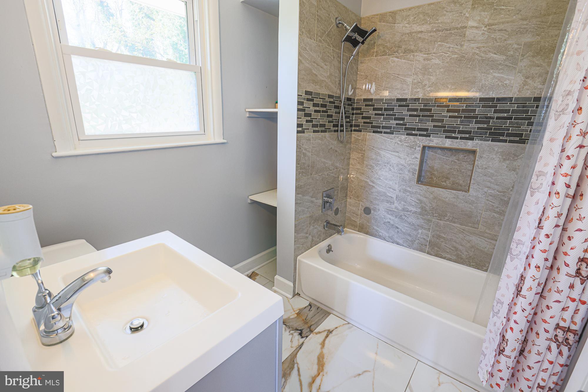 TEN HILLS - Residential