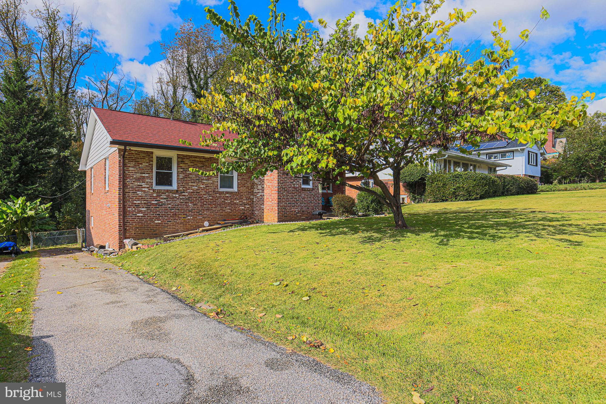 TEN HILLS - Residential