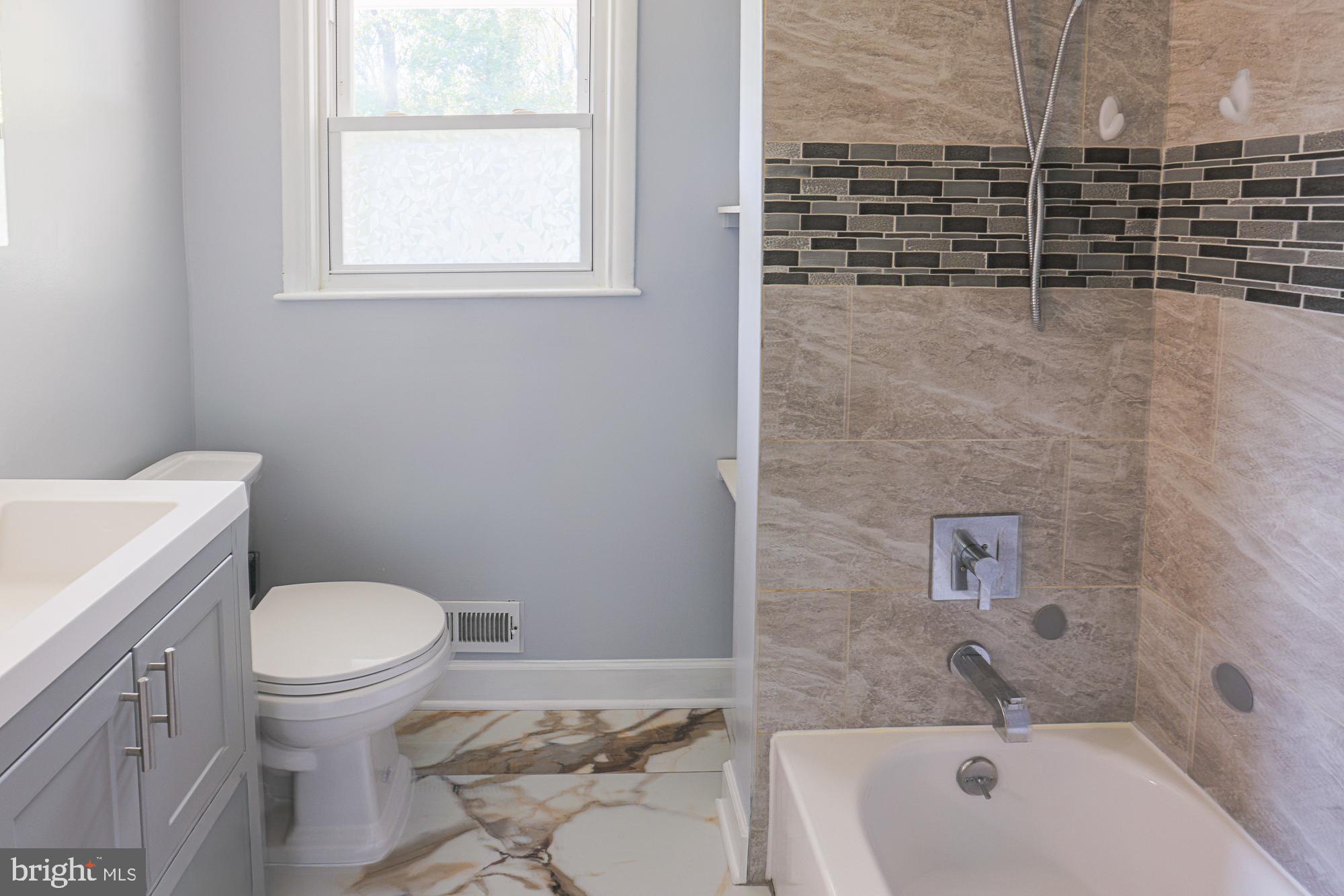 TEN HILLS - Residential