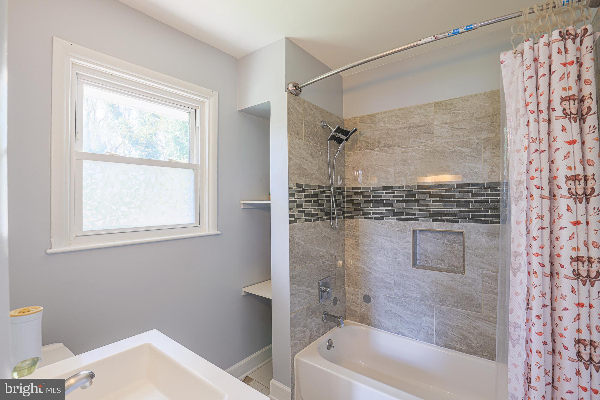 TEN HILLS - Residential