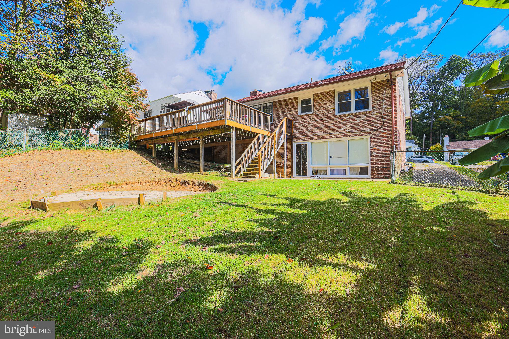 TEN HILLS - Residential