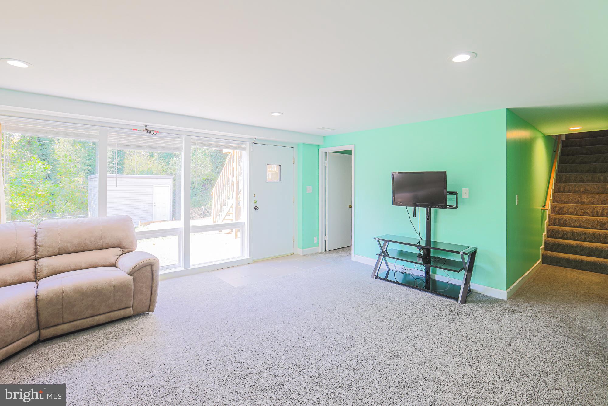 TEN HILLS - Residential