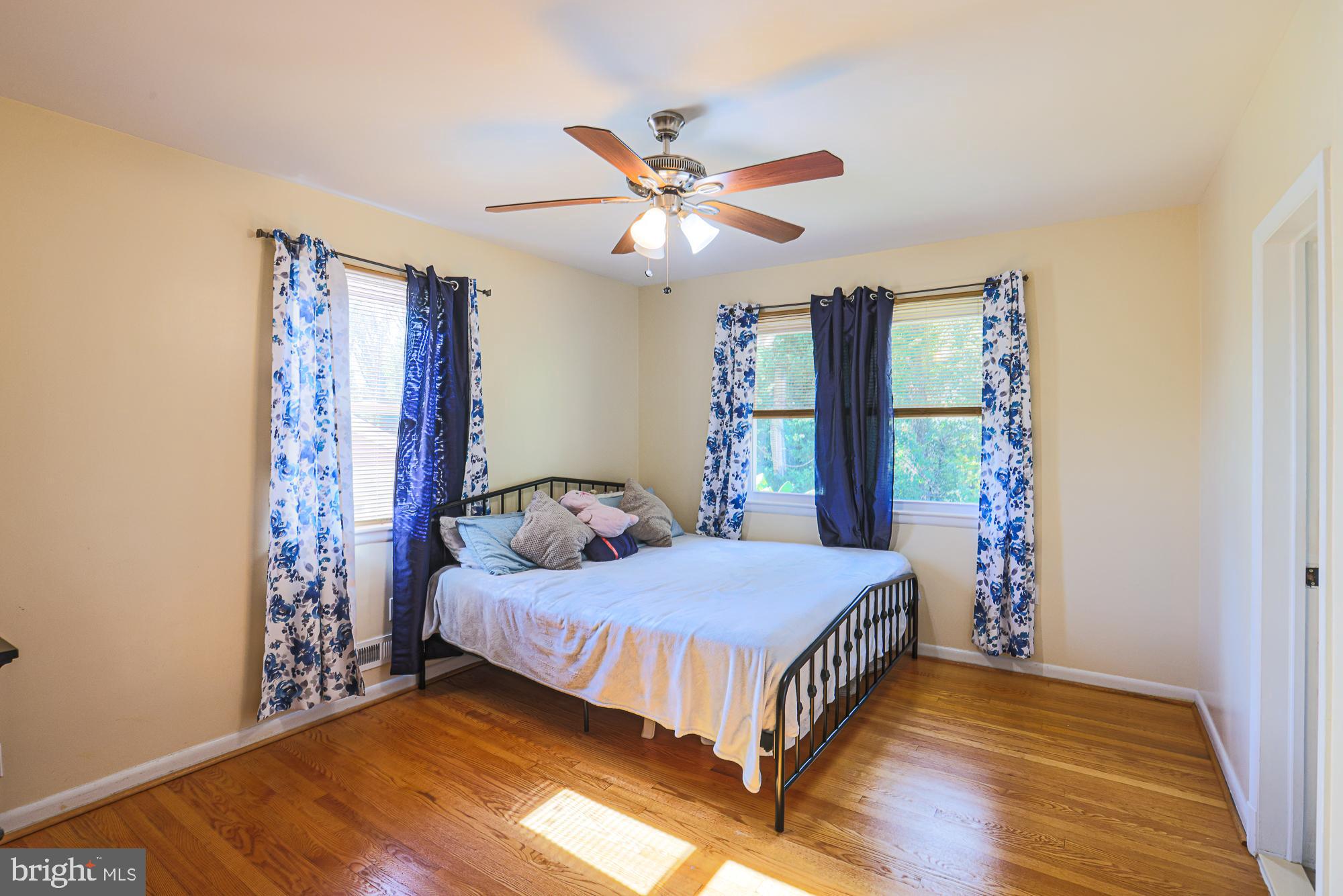 TEN HILLS - Residential