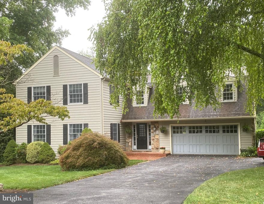 Well maintained home in St Margarets Farm with an updated kitchen and lovely screened in porch overlooking a flat rear yard and private pool.