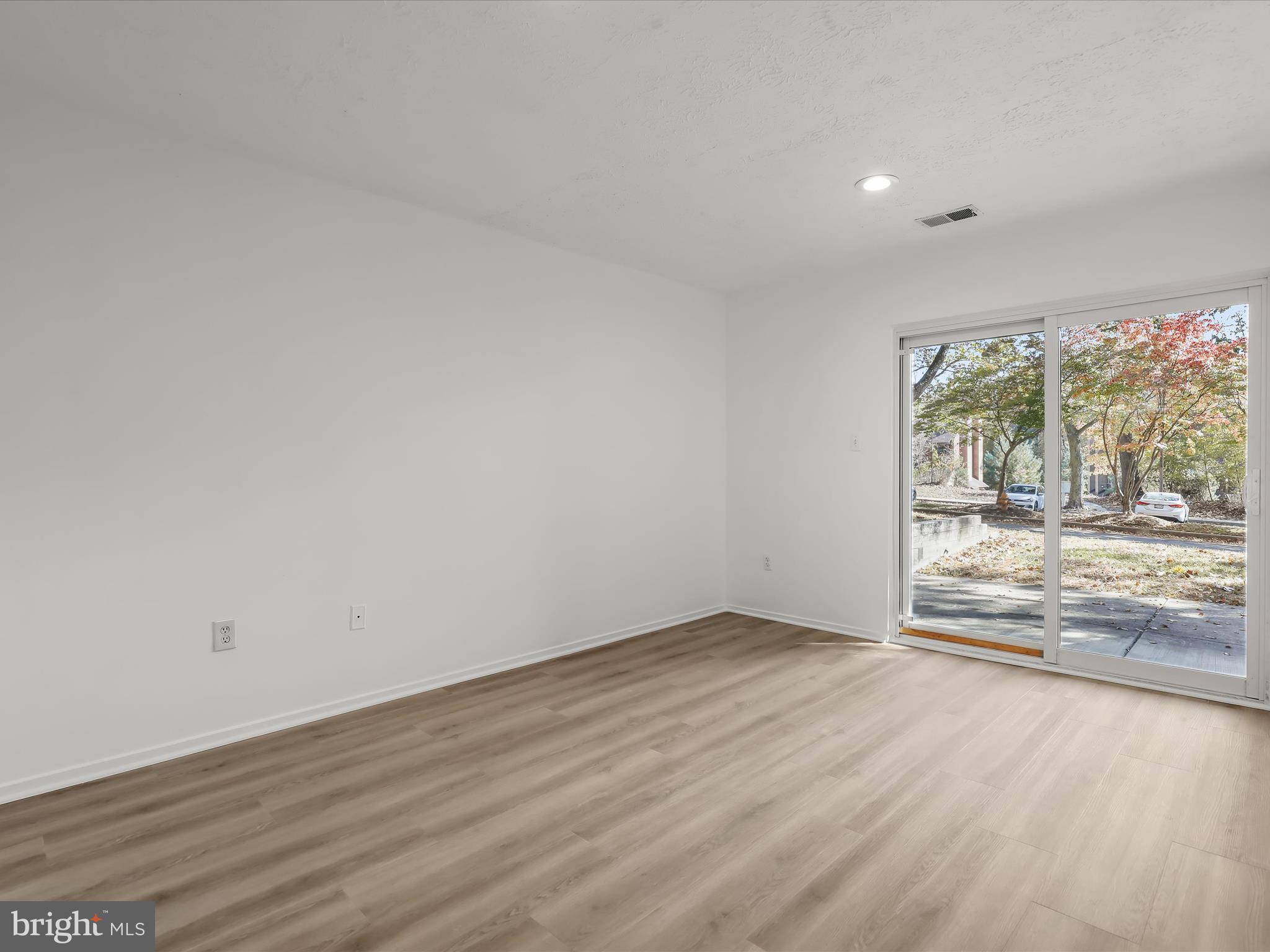 PINES AT DICKINSON CONDOMINIUM - Residential Lease