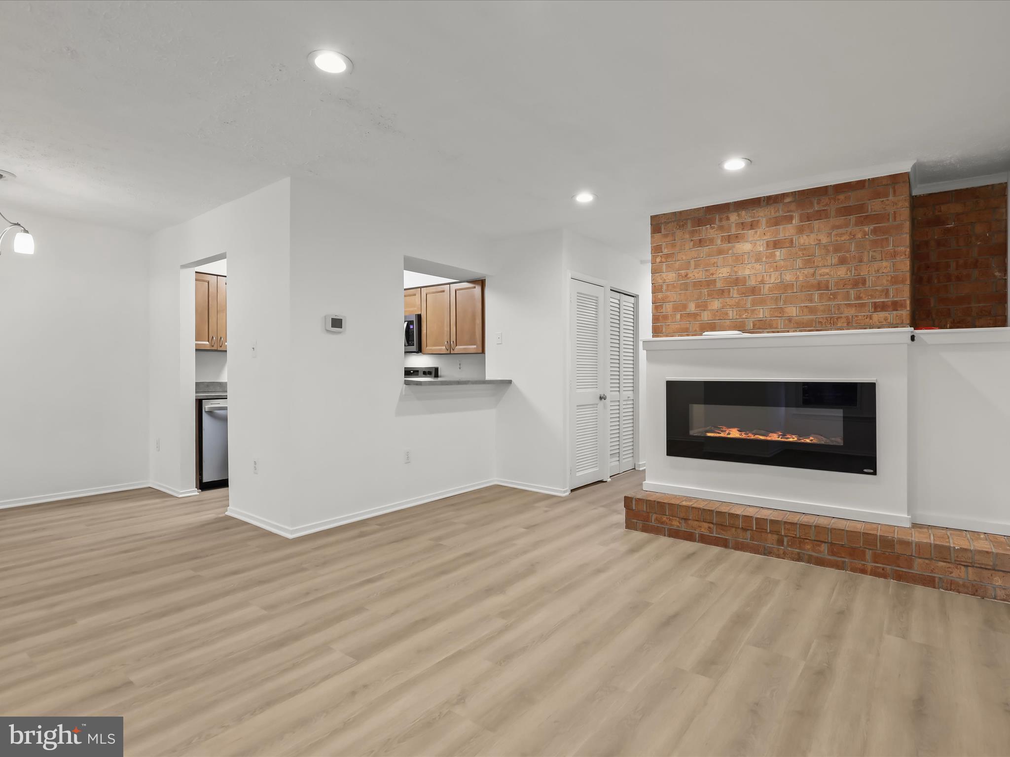 PINES AT DICKINSON CONDOMINIUM - Residential Lease