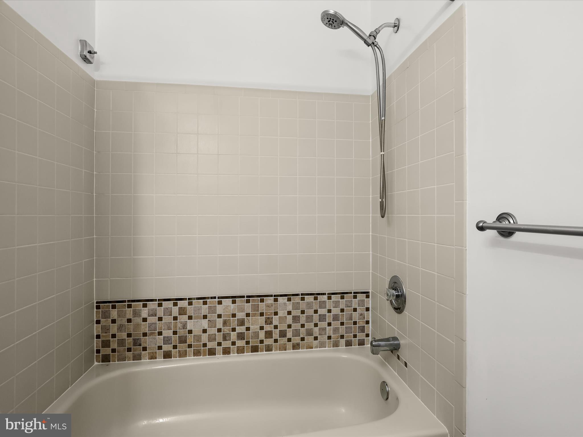 PINES AT DICKINSON CONDOMINIUM - Residential Lease