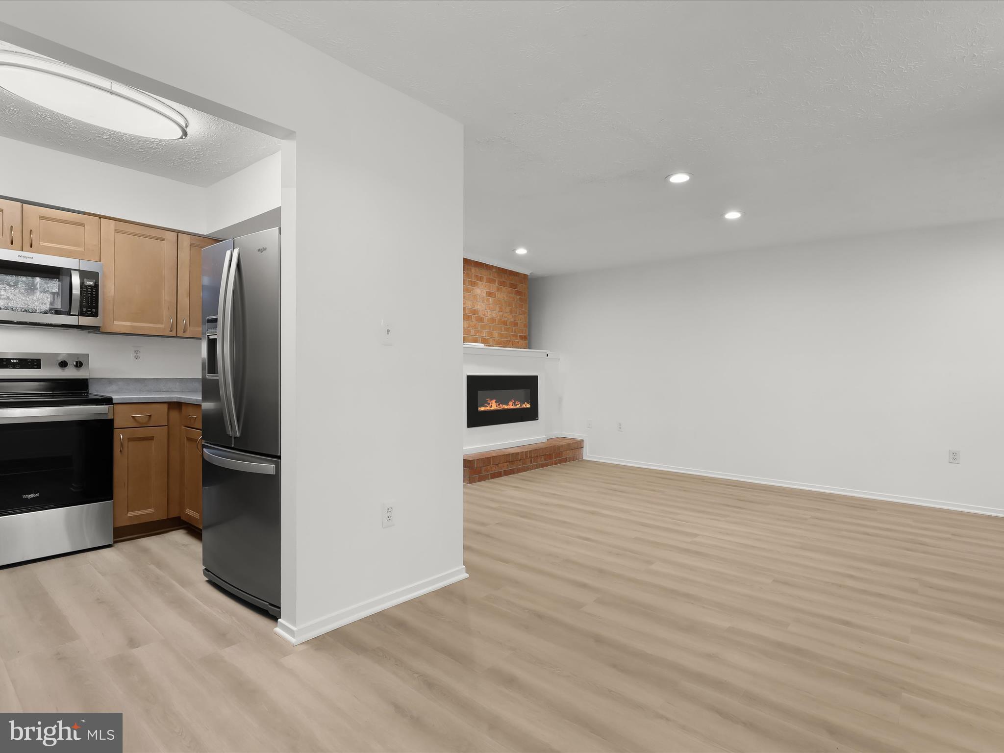 PINES AT DICKINSON CONDOMINIUM - Residential Lease