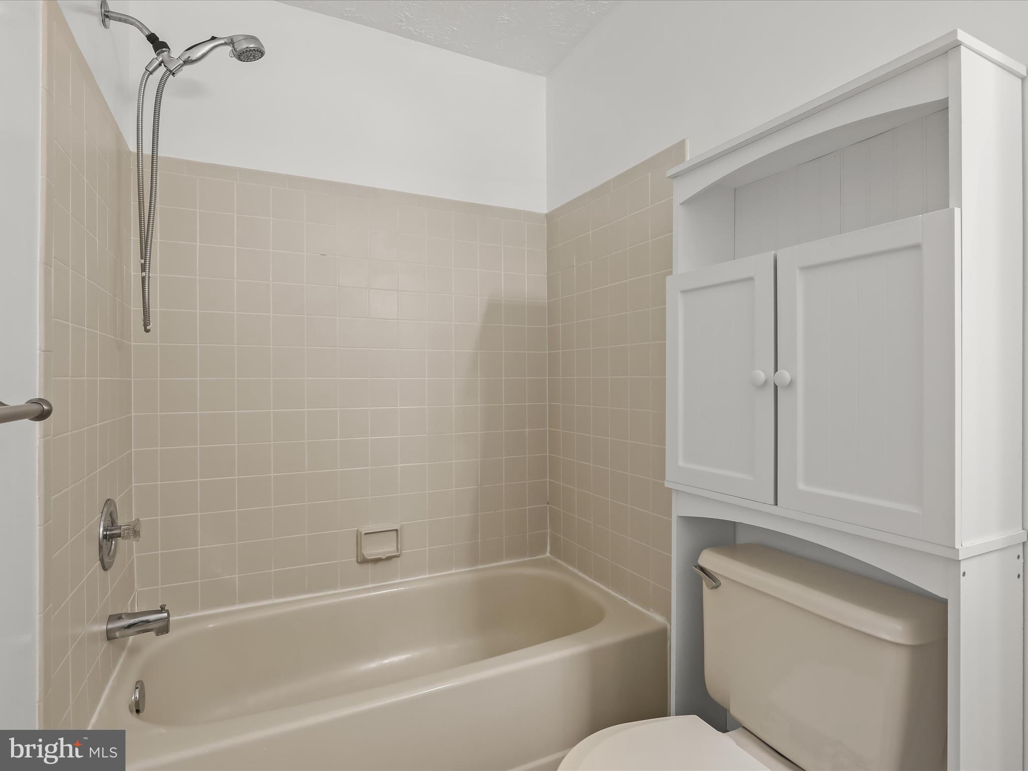 PINES AT DICKINSON CONDOMINIUM - Residential Lease