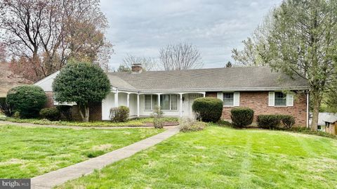 5 JEFFREY ROAD READING PA 19601