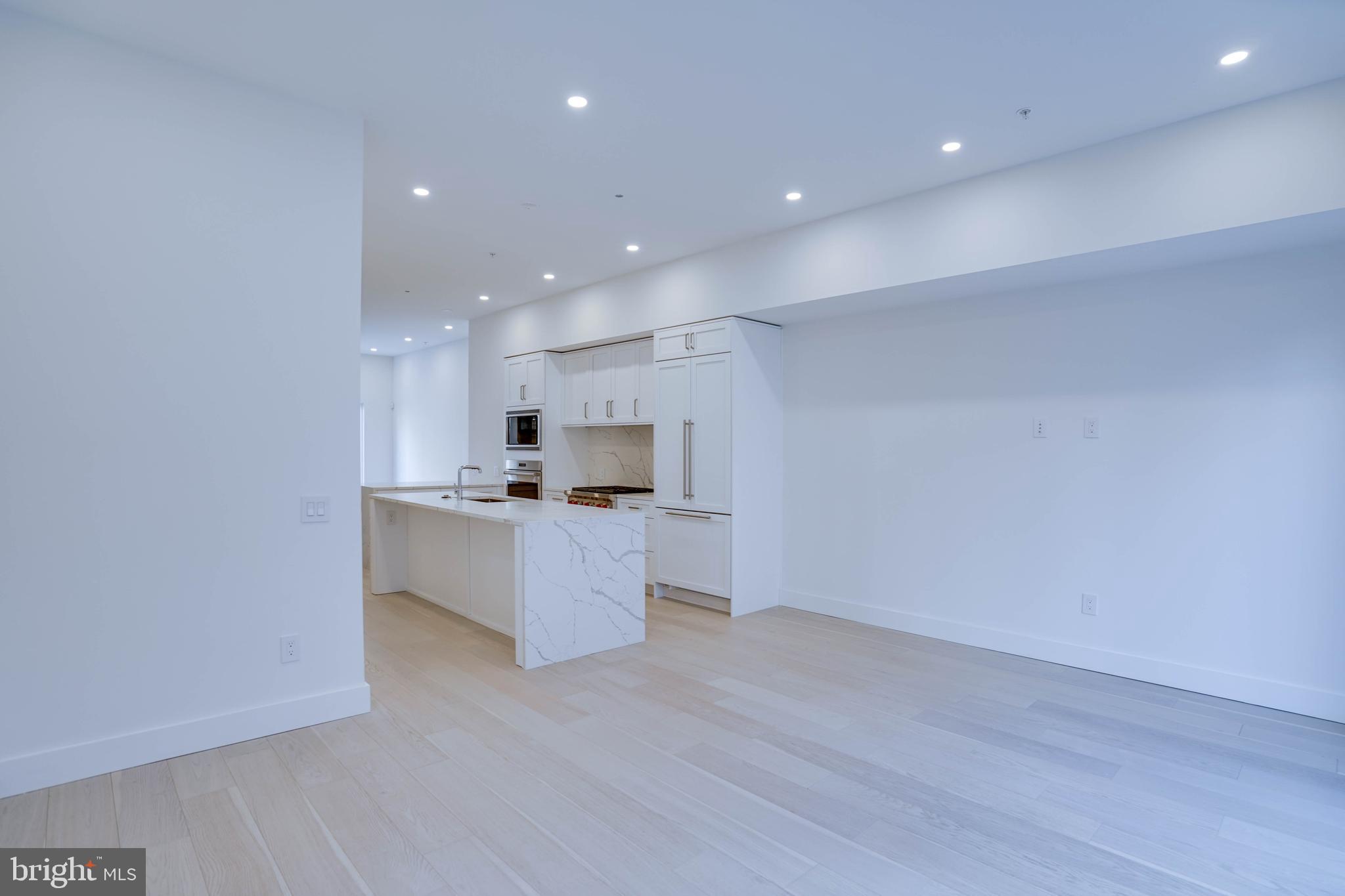 LOGAN SQUARE - Residential