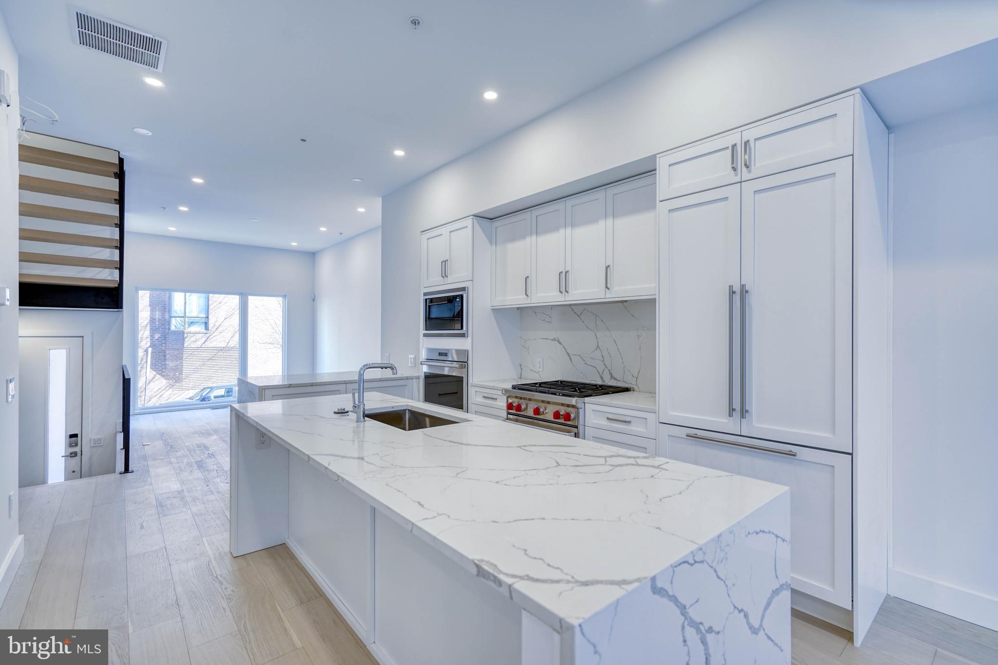 LOGAN SQUARE - Residential