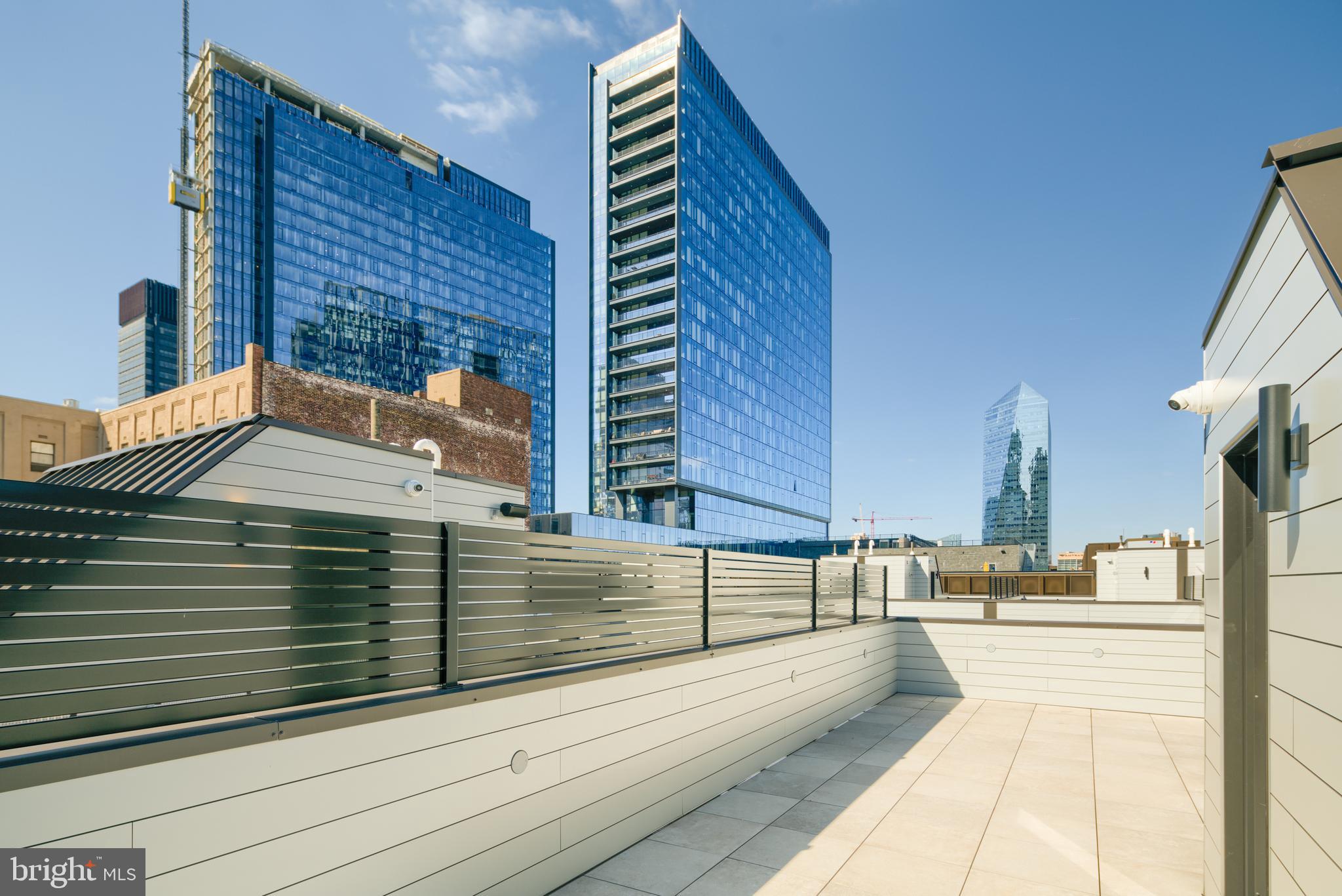 LOGAN SQUARE - Residential