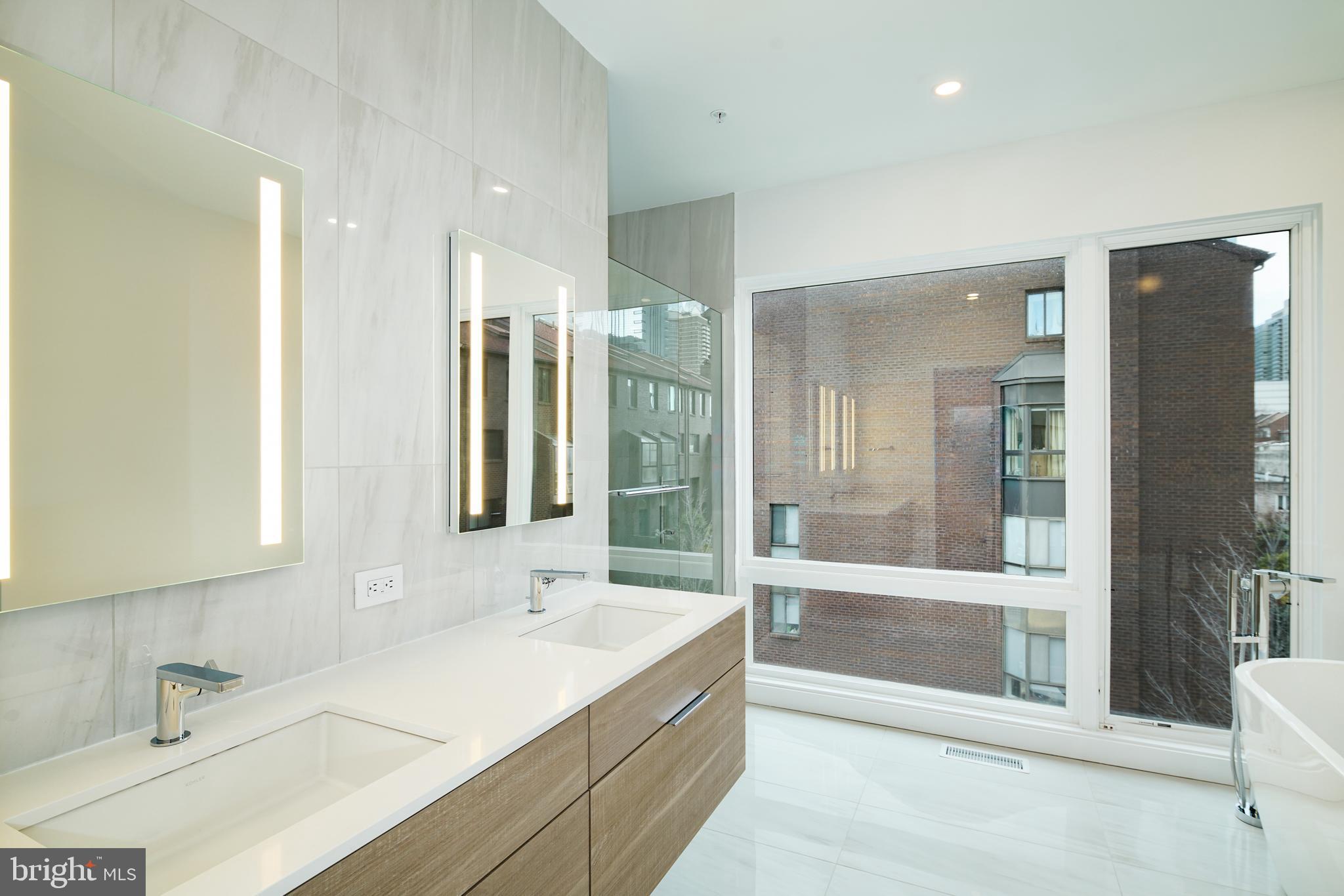 LOGAN SQUARE - Residential