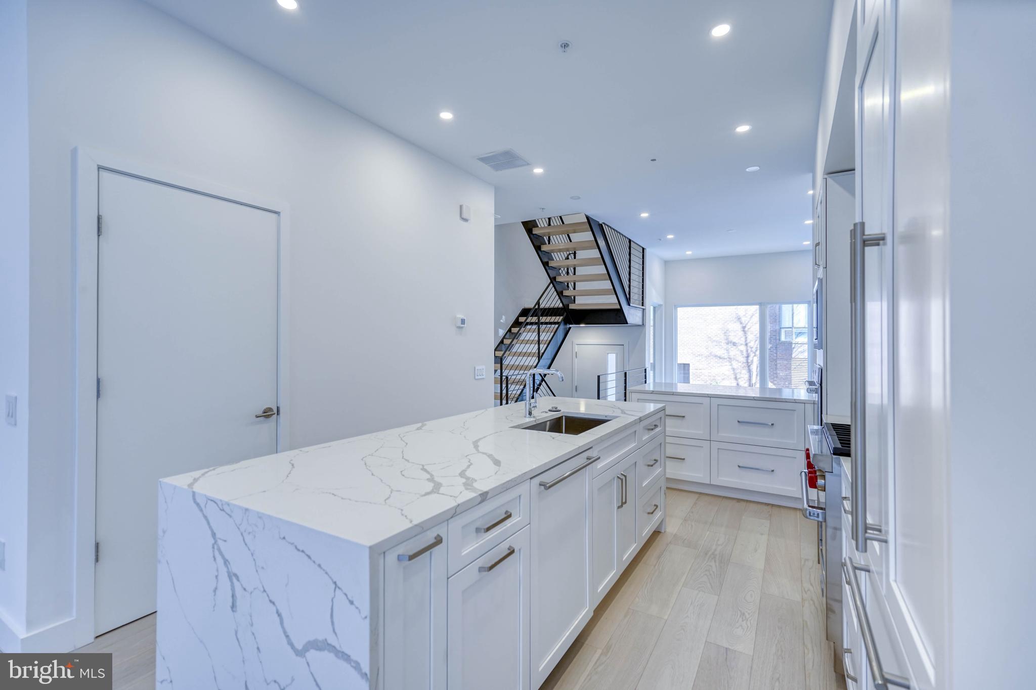 LOGAN SQUARE - Residential