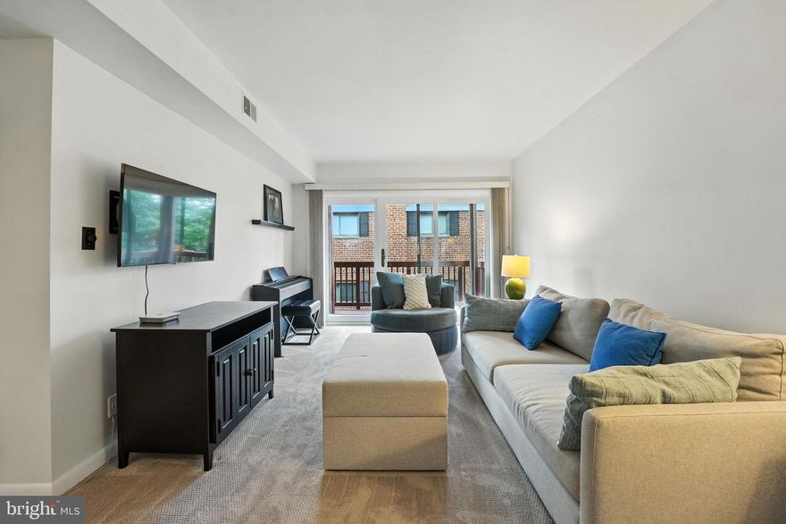 206 Skyhill Rd offers the best benefits of condo living, and it is VA & FHA Loan approved!  The amazing location positions you near commuting options, entertainment, and shopping.  The private entrance and private patio provides a neighborly feel without the high-rise atmosphere.  Mature landscaping greets you as you walk to your new home, situated off the road for peace and quiet as you enter this turn-key property.

Meticulous care and thoughtful renovations are the first things you'll notice with newer carpets, remodeled kitchen and bathroom spaces, newer windows and sliding doors, and "The Container Store" Alpha closet organizers make the space functional and appealing.  The washer and dryer in unit, plus the indoor storage area one floor below, ensures this space provides checks all the boxes.

The Condo Association fee includes 1 parking pass, gas, water /water heating, and trash; you pay for internet, cable, and electricity.  

HVAC: 2024 | Carpet: 2024 | Modern sliding door/windows | Modernized kitchen & bathroom