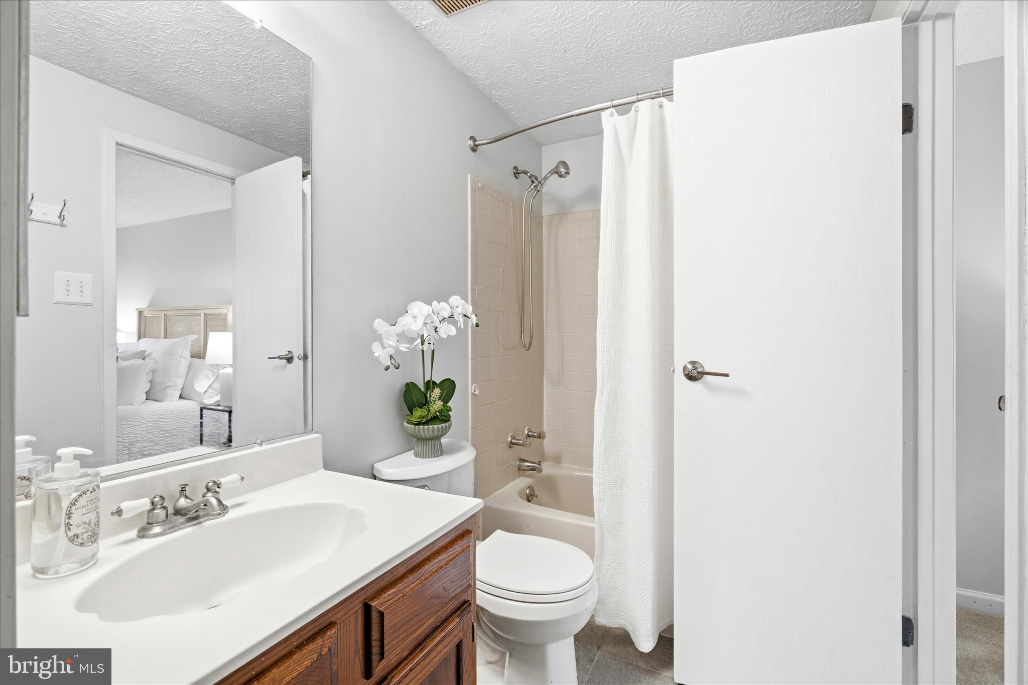 HILLCREST ORCHARDS - Residential