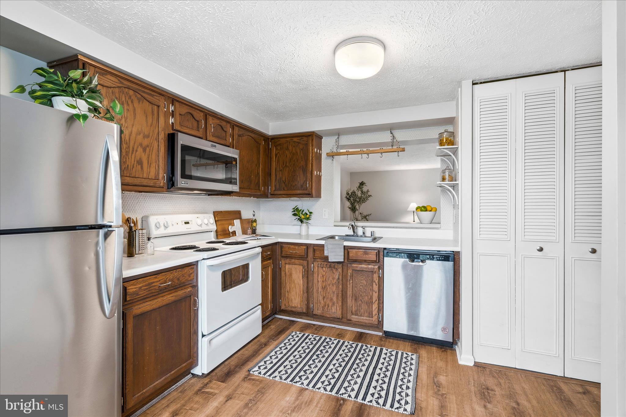 HILLCREST ORCHARDS - Residential