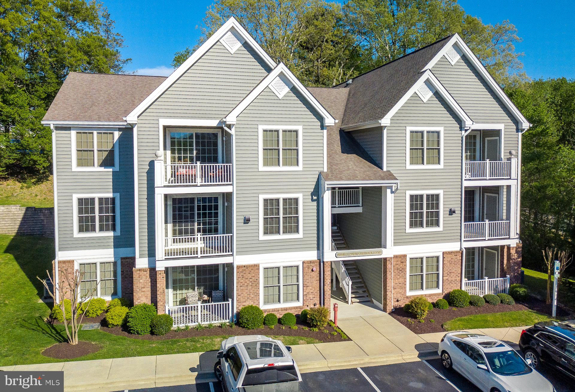 FOXWELL CONDOMINIUMS - Residential