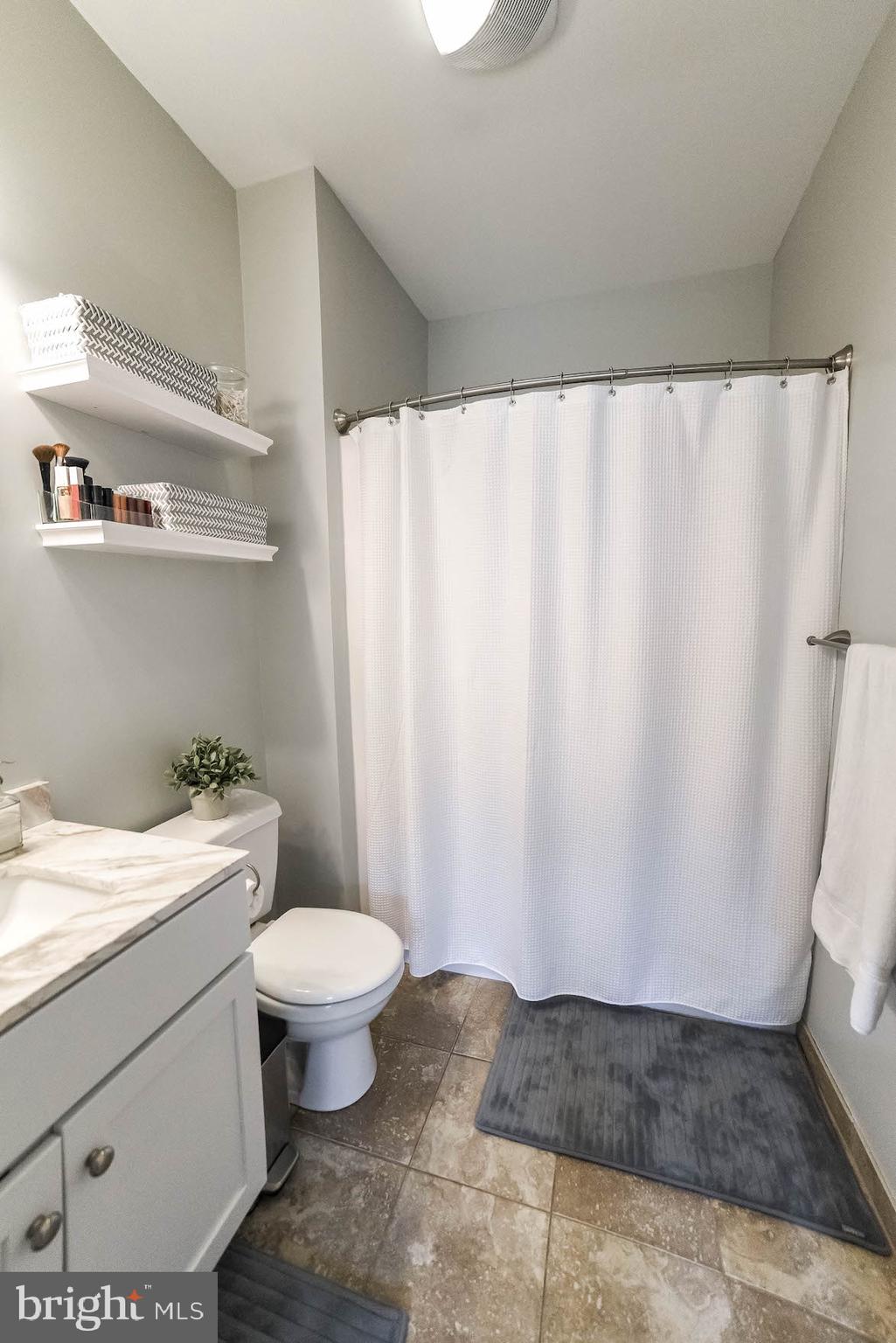 FOXWELL CONDOMINIUMS - Residential