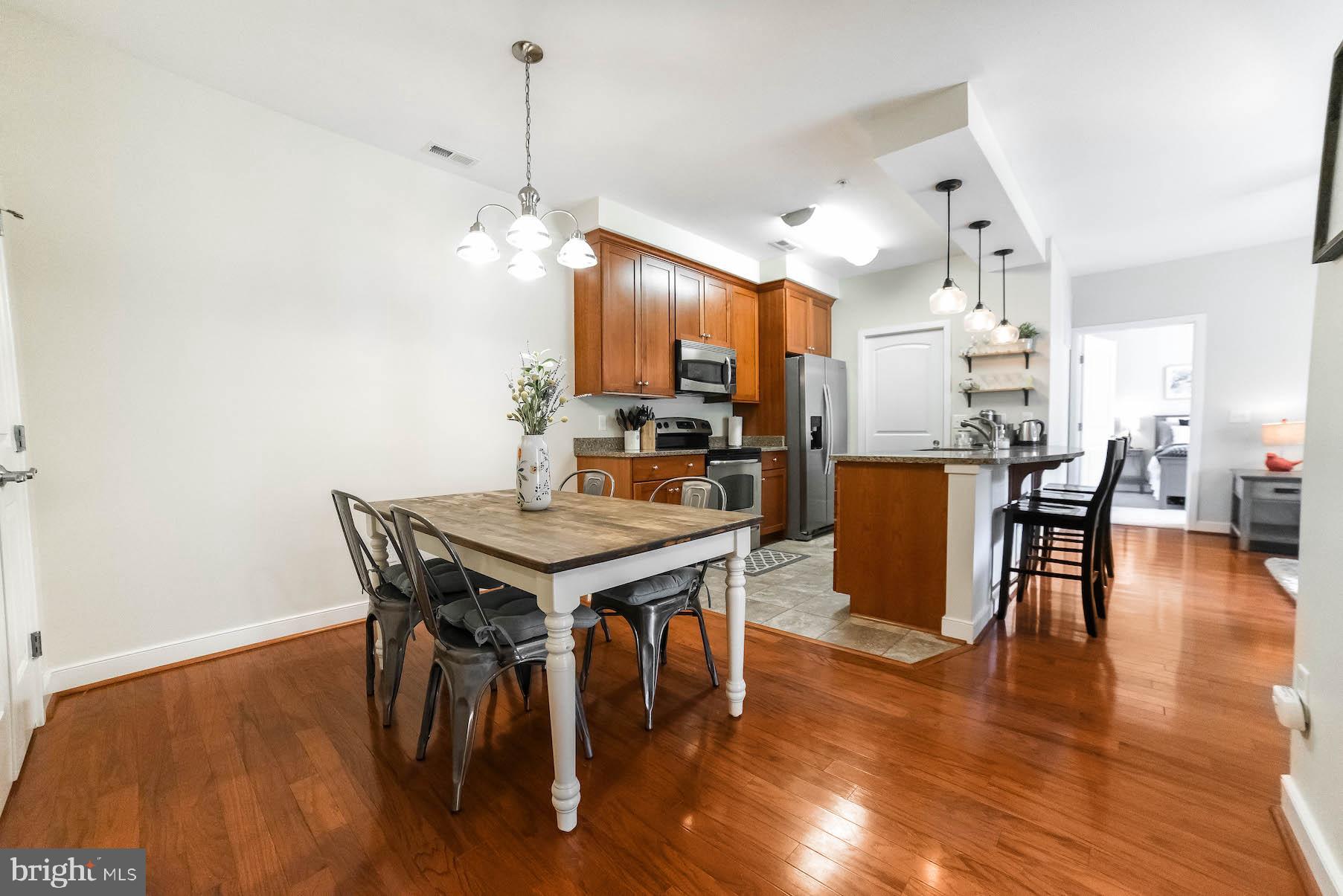 FOXWELL CONDOMINIUMS - Residential