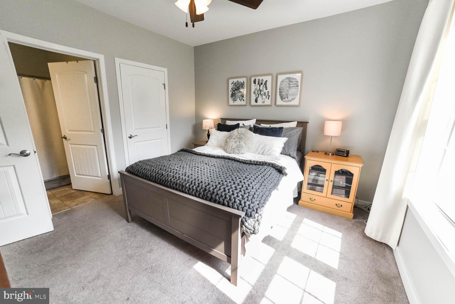 FOXWELL CONDOMINIUMS - Residential