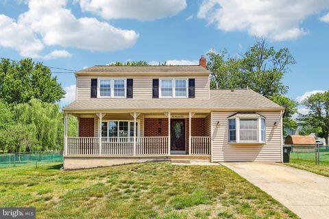 Homes For Sale - 102 Cambridge Drive<br/> CINNAMINSON, NJ 08077