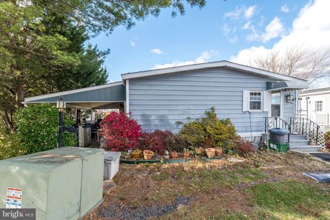 61 LONGWOOD PLACE NORTH WALES PA 19454