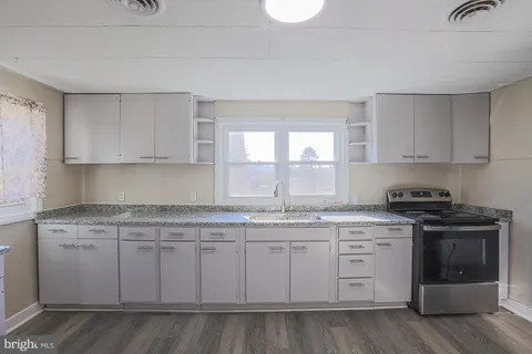 MLS: MDHR2056082