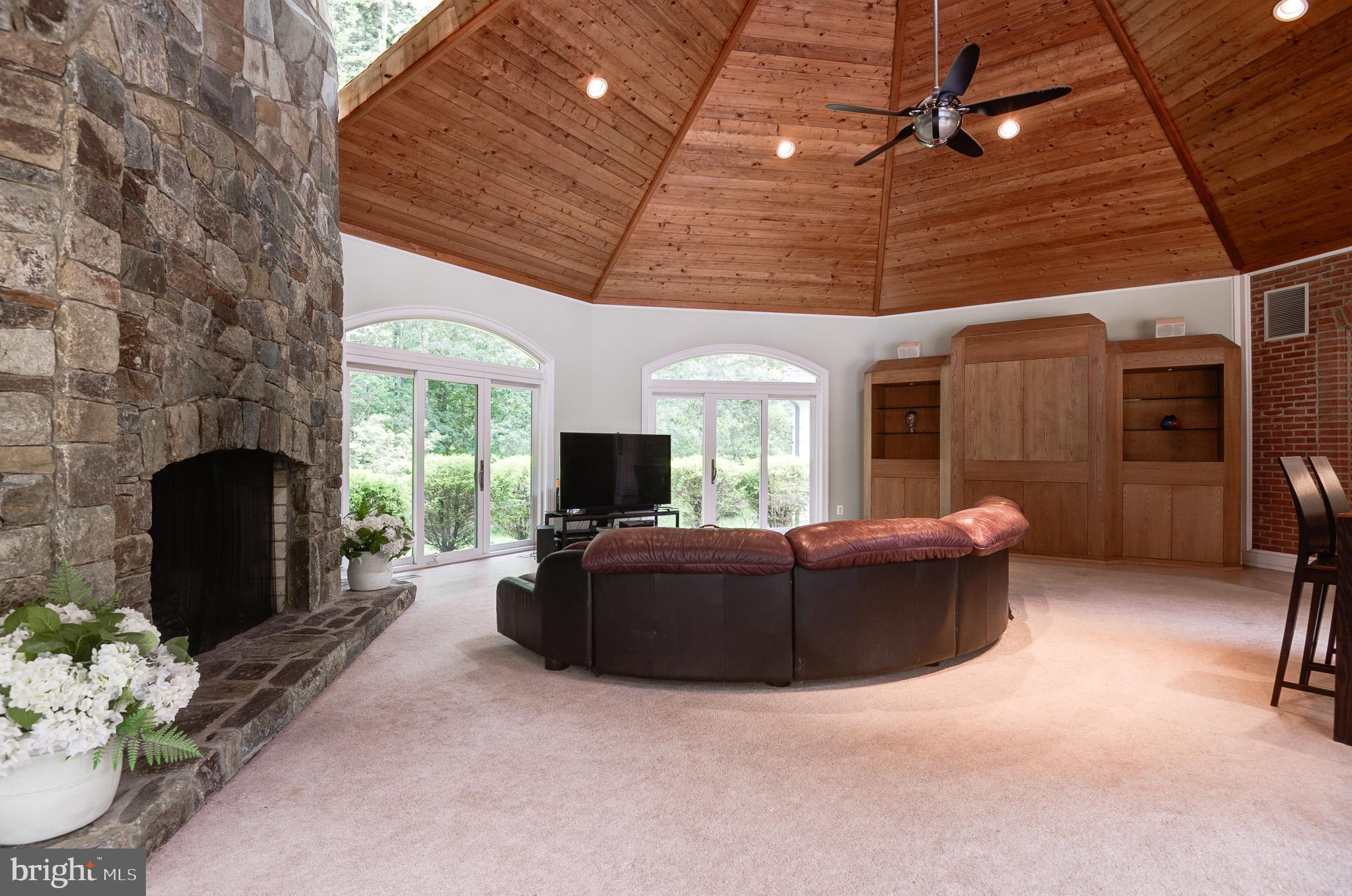 POTOMAC FALLS - Residential