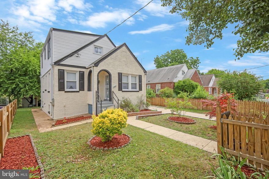 ATTENTION $15,000 towards buyer closing costs offered for a full price offer. Fantastically Remodeled Beautiful Home Featuring 5 bedrooms and 3 full bathrooms.-Spacious and well-lit Living Room and Dining Room. Kitchen fully remodeled with all new stainless steel appliances and granite countertops and new white cabinets. Totally remodeled bathrooms with ceramic tile. Freshly painted throughout. Deck with huge yard for cookouts and entertainment, fenced w/shed.
2nd Kitchen in basement for large family or potencial rental income. You don't want to miss it! Ready to Move in. Close to DC!