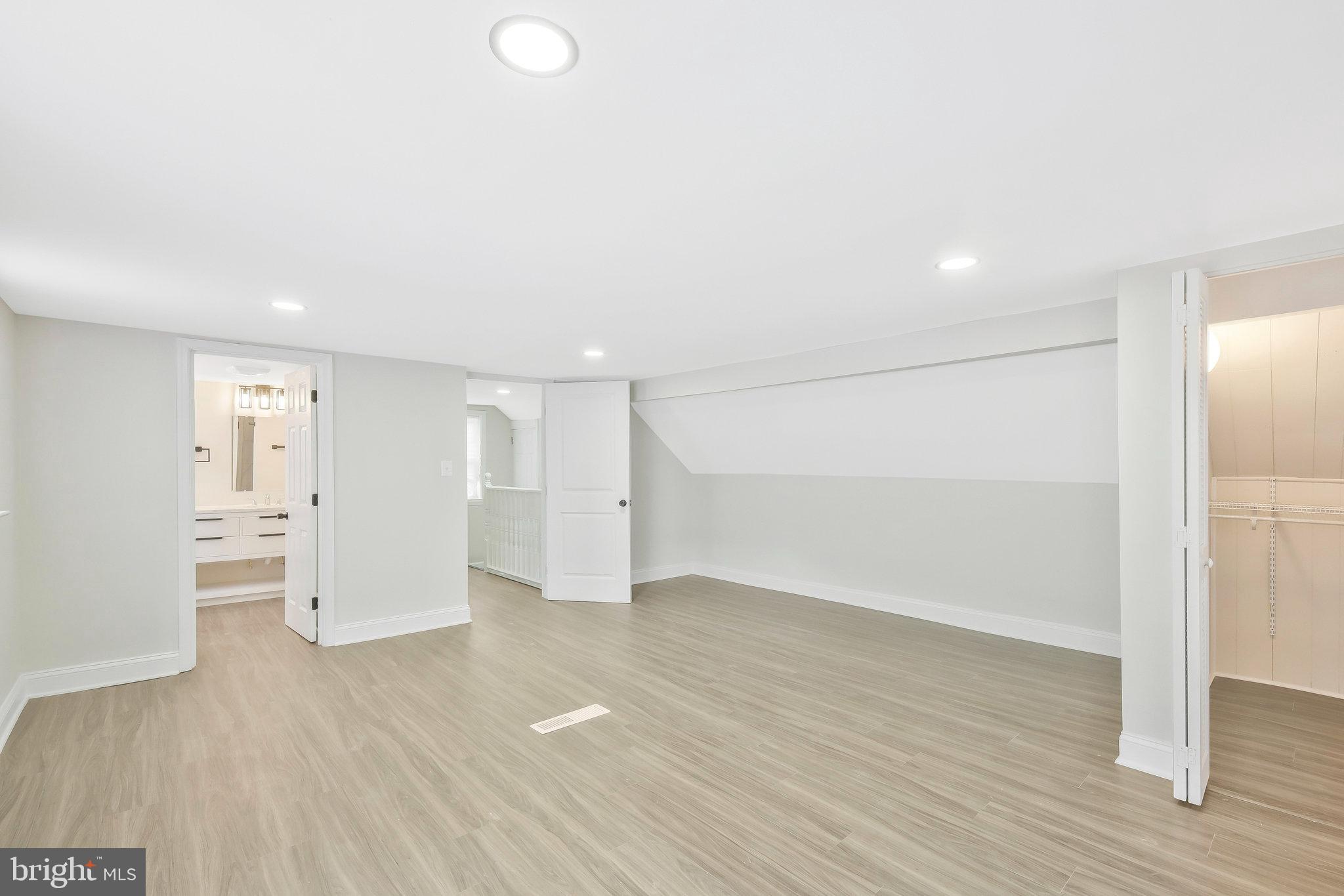 BRENTWOOD - Residential