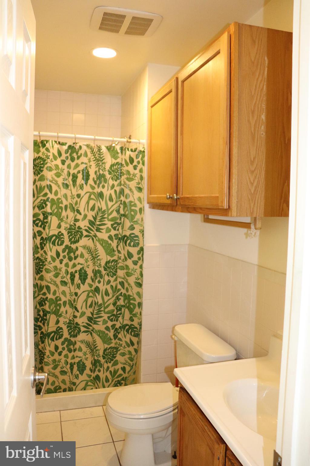GREEKTOWN - Residential Lease