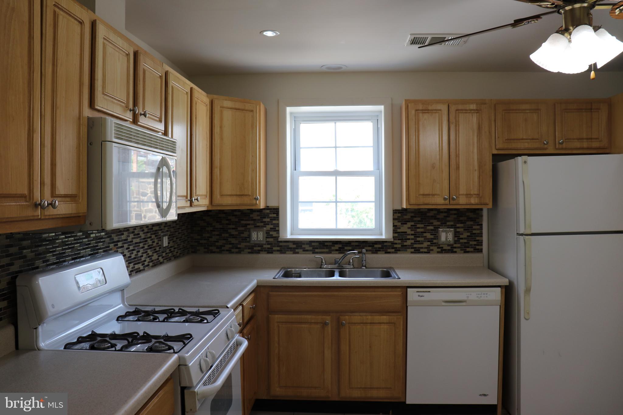 GREEKTOWN - Residential Lease