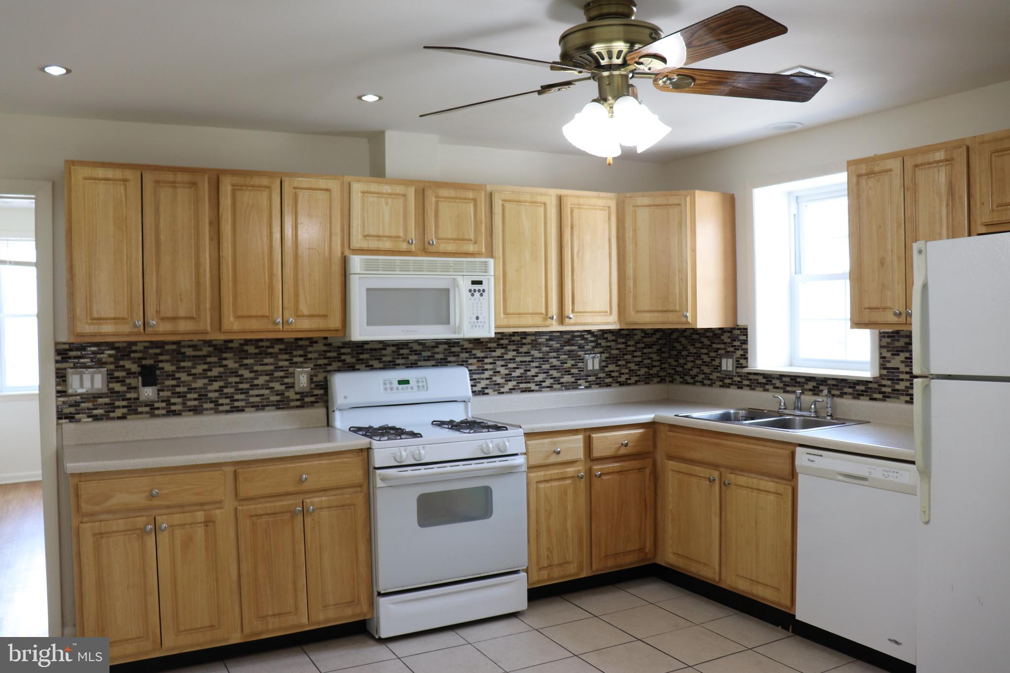 GREEKTOWN - Residential Lease