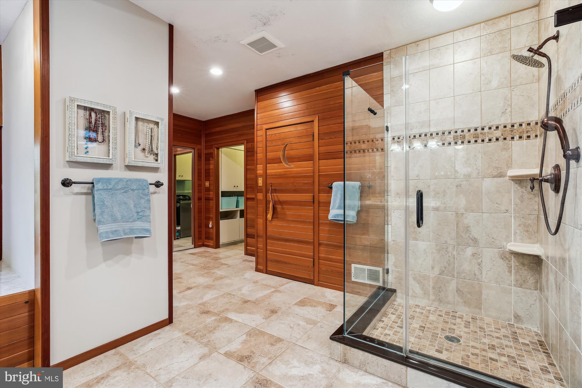 MANOR PARK - Residential