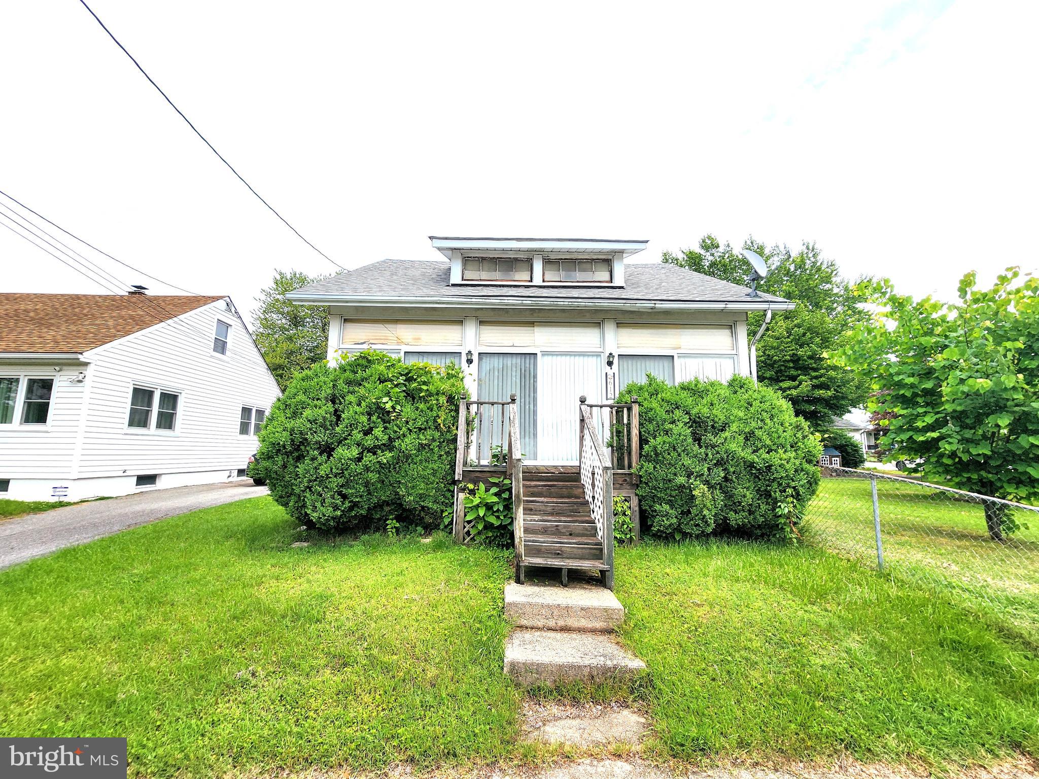612 ARCH STREET