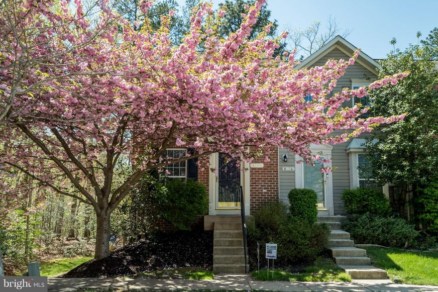 Would you like to come home to "Quiet Enjoyment, Peace & Serenity of Life everyday?" Then make this exquisitely appointed, EOG Townhouse yours to enjoy for an eternity! Gleaming Hardwoods - Upgraded Kitchen Cabinets / Granite Counter-tops / Appliances. Private & Secluded / Deck Overlooking Wooded Preserve / Walking Trials / Community Pool / Daycare / Regional Library & excellent shopping!!