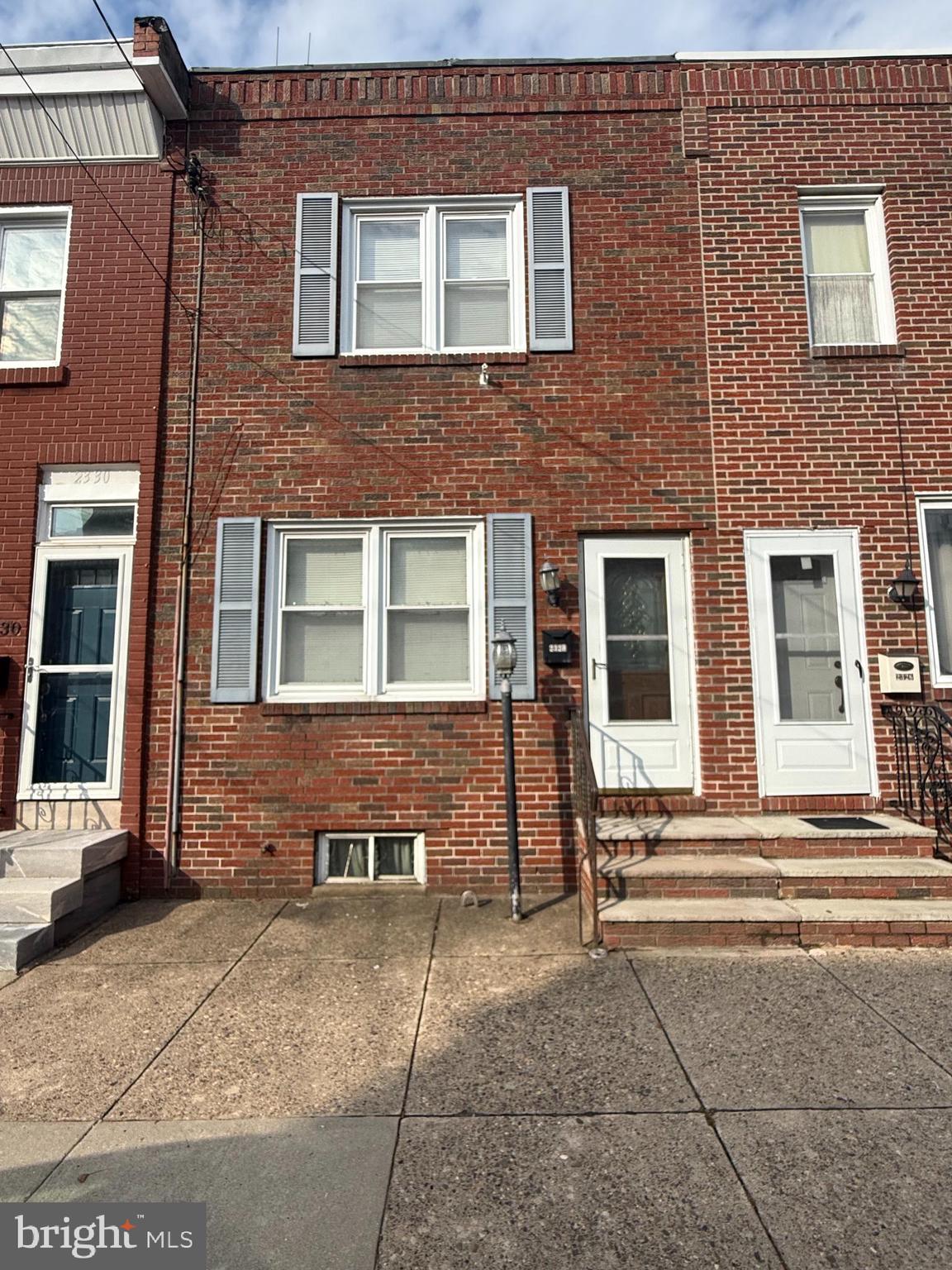 2328 E HAGERT STREET