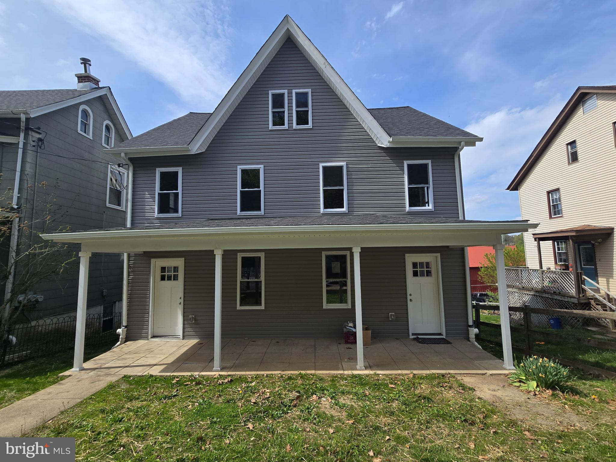 Welcome to this completely renovated 4-bedroom, 1-bath twin home nestled on a quiet street in desirable Aston Township. This move-in-ready rental blends modern updates with classic charm and is available for immediate occupancy.
The main level offers a bright and spacious layout featuring a comfortable living room, formal dining area, and a stunning brand-new kitchen complete with quartz countertops, stainless steel appliances, and a sunny breakfast room—all accented by gleaming hardwood floors.
Upstairs, the second floor includes two generously sized bedrooms with brand-new carpet and a fully renovated hall bath with a tub/shower combo. The third floor offers two additional bedrooms, perfect for guest space, a home office, or extra storage.
The basement provides laundry hook-ups and additional storage space. Outdoor amenities include a covered front porch, a private backyard, street parking in front, and a dedicated off-street parking space in the rear.
Additional updates include:
✔️ Brand-new siding and windows
✔️ All-new electric service
✔️ New central heating and air conditioning
✔️ Fresh paint and finishes throughout
Conveniently located near major routes, the Wawa train station, PHL Airport, shopping, dining, and within walking distance to the scenic Chester Creek Trail.