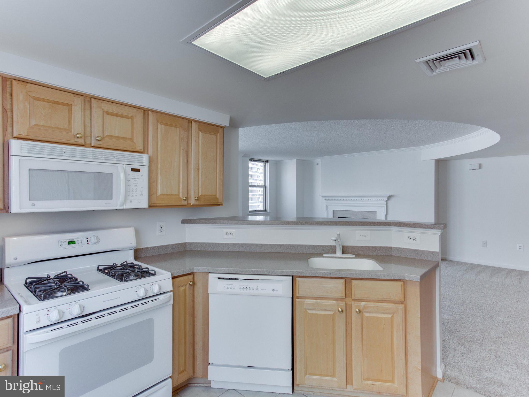 LEXINGTON SQUARE - Residential